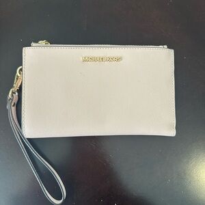 Michael Kors Wristlet/Wallet in Light Pink